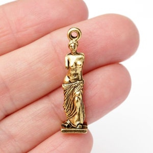 Charm de Afrodita de Milo en oro, Charm de Venus de Milo, Estatua de Afrodita en oro antigua, Charm de escultura de diosa griega, 30 mm, Fabricado en EE. UU.