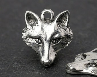 Dije de zorro plateado, dije de cabeza de zorro plateado, finamente detallado, plata antigua, hecho en EE. UU., 17 mm