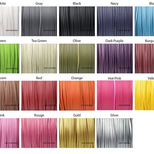 Puede incluir: Una carta de colores de tiras de cordón de cuero en varios colores. Los colores incluyen blanco, gris, negro, azul marino, azul, verde, verde té, oliva, morado oscuro, borgoña, marrón, rojo, naranja, rosa intenso, amarillo, rosa, rojo, oro y plata.