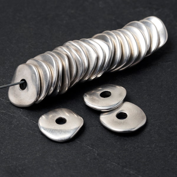 Rondelles ondulées argentées de 14 mm, perles de pépite, entretoise de disque de cornflake, perles de puce d'argent antique, grand trou, fabriqué en Europe
