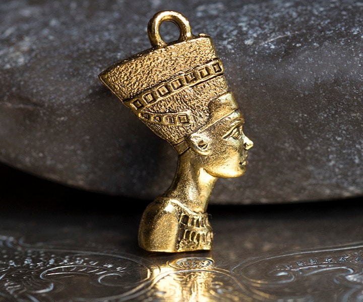 Queen nefertiti charm deals
