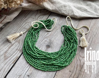 Collar de cuentas verdes, collar popular de varias hebras, joyería ucraniana, collar de estilo étnico, joyería boho, collar de cuentas de semillas de hierba verde