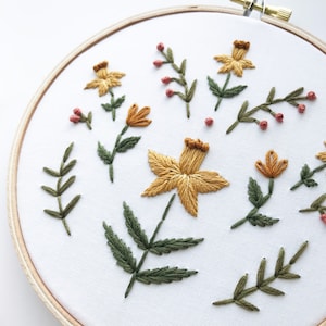 March Floral Embroidery Pattern // Daffodil Embroidery Pattern // DIY Embroidery // Digital Embroidery Pattern // Birth Flower Embroidery image 4