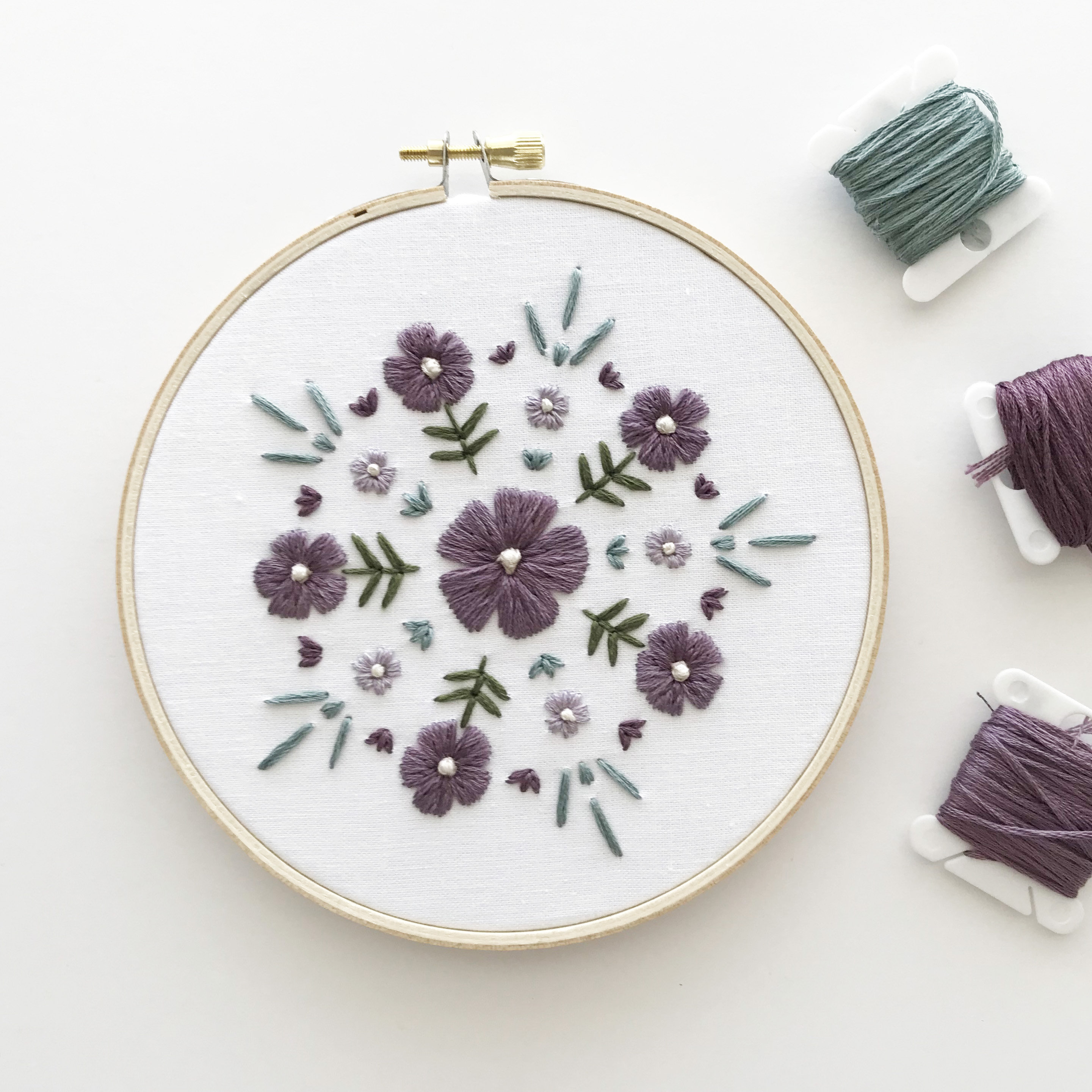 Free tutorial how to make dried flower embroidery hoop art - From Britain  with Love