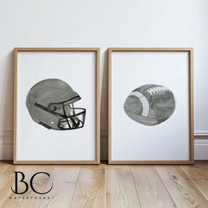 Conjunto de impresiones de fútbol en acuarela, carteles de fútbol, impresiones de arte deportivo, casco y balón de fútbol, arte de fútbol, arte infantil deportivo, decoración deportiva