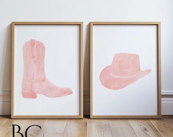 Conjunto de impresión artística de botas y sombrero de acuarela rosa, arte infantil del oeste rosa, conjunto de 2 botas y sombreros rosas, decoración de granja rosa, decoración de hogar campestre rosa