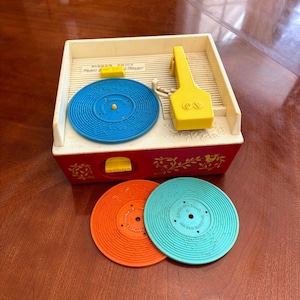 Vintage 1971 Fisher Price Music Box Record Player – Model 995 – Tested and Working
