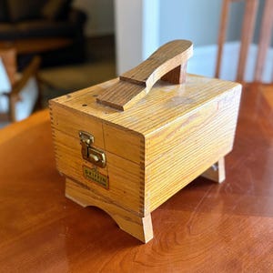 Vintage Wooden Shoe Shine Box with Footrest – Griffin Shinemaster – Rustic Storage & Decor