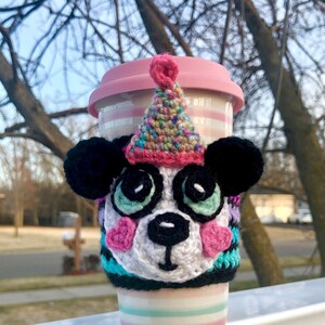 Patrón de funda para taza de café de ganchillo con forma de panda de cumpleaños, patrón de funda para oso panda de ganchillo, accesorios para vaso de café de ganchillo, idea de regalo para amantes del café