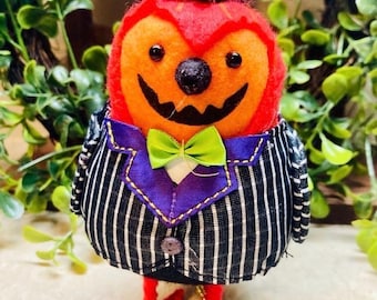 2024 Halloween Featherly Friends Fabric Bird "Gourdon" NEW Rare - Great Seasonal Decor Approx. 7”
