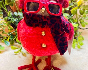 RUBY Featherly Friends Christmas Bird Sunglasses NEW Tiered Tray Decor or Tabletop Figurine adorable! Approx. 7”
