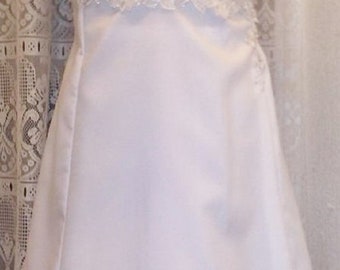 Dress for the bride on embroidered chantilly lace top White