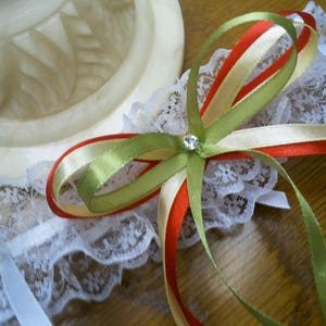 Pretty and original white lace garter decorated with satin bows image 1