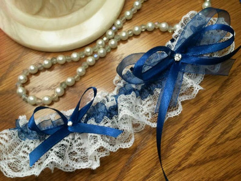 Pretty garter in white lace and navy blue organza image 2