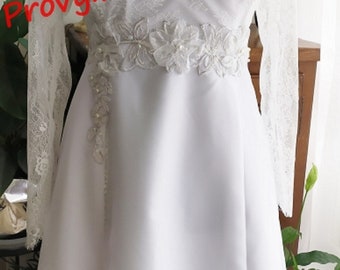 Vestido de novia blanco, encaje batido, mangas largas