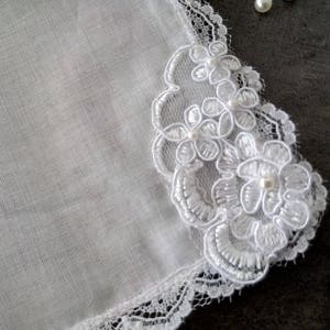 Small white handkerchief for the bride, the mother and mother-in-law