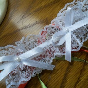 Pretty and original white lace garter decorated with satin bows image 3