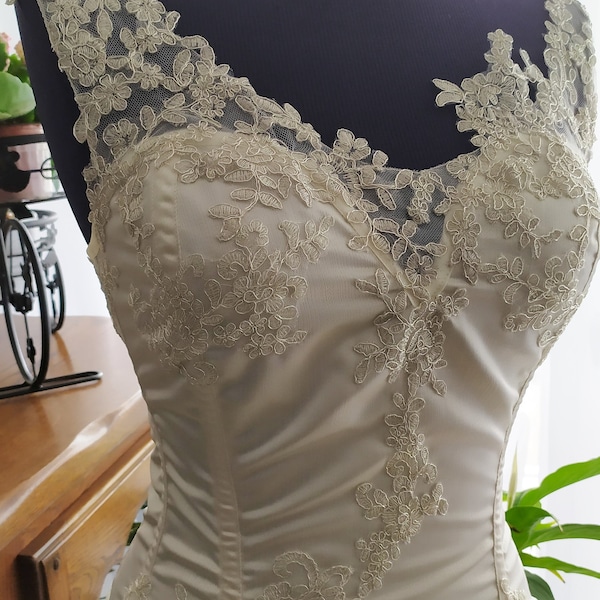 Très beau corset en brocart pour mariée couleur champagne