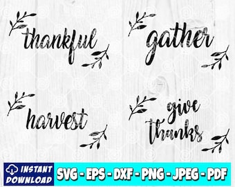 Op de afbeelding: Vier zwarte en witte Thanksgiving-thema SVG-snijbestanden met eenvoudige bloemmotieven. De tekst luidt "thankful", "gather", "harvest" en "give thanks".