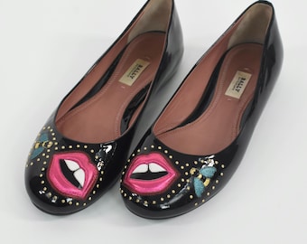 Bailarinas BALLY de los años 90 con charol y apliques.