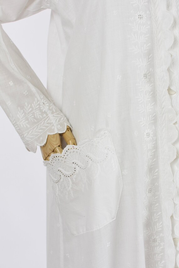 Victorian White Cotton Embroidered Lace Dressing Gown… Gem