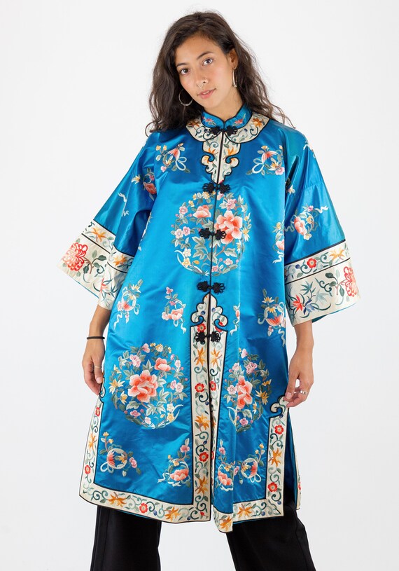 1960s Embroidered Silk Oriental Floral Kimono Coat
