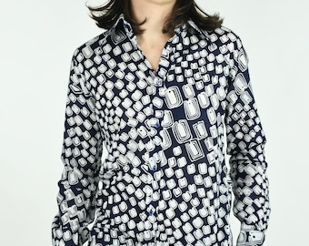 Camisa de algodón para hombre con estampado rectangular azul marino y blanco de los años 70, nueva, sin usar.