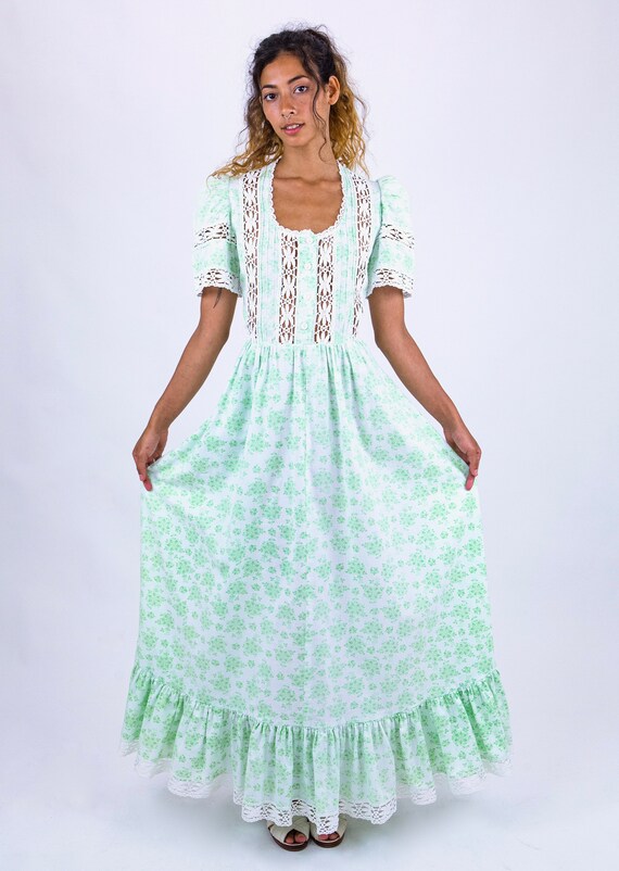 1970's Laura Ashley Victorian Prairie Influence Gr