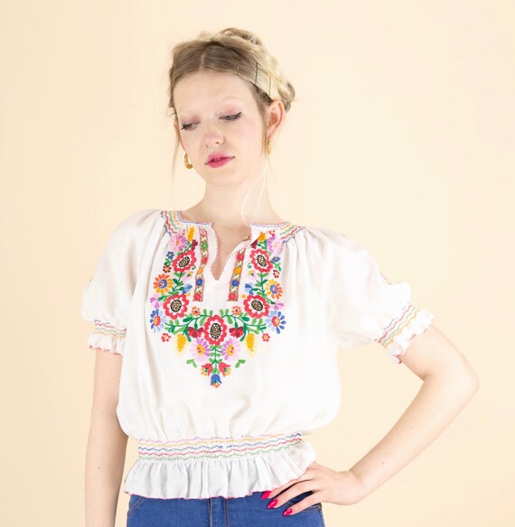1970's Embroidered Floral Puff Sleeve Hungarian Pe