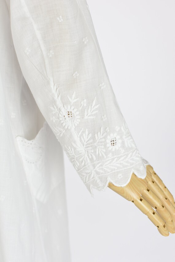 Victorian White Cotton Embroidered Lace Dressing Gown… Gem