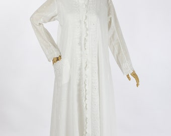 Victorian White Cotton Embroidered Lace Dressing Gown Duster Robe