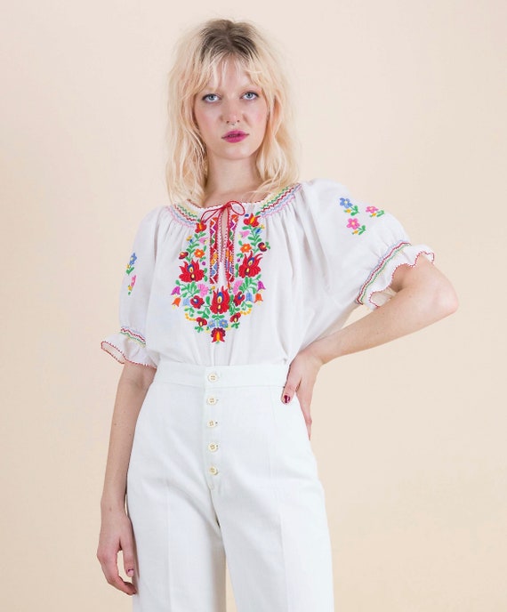 1970's Embroidered Floral Puff Sleeve Hungarian Pe