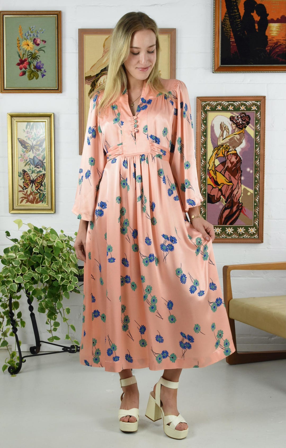 Japanese Kimono Style High Neck Kimono Dress NWT Alexis V-Neck Button Front Belted Oasis Midi Japanese Kimono Style High Neck Kimono Dress NWT Alexis V-Neck Button Front Belted Oasis Midi