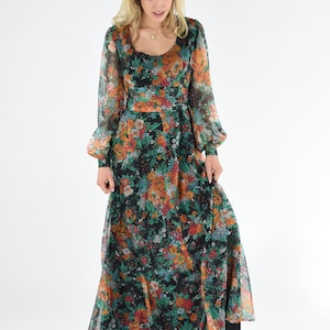 1970er Jahre Maxikleid mit Bischofsärmeln und Blumenmuster