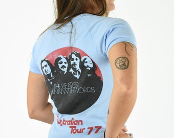T-shirt bleu rock en coton à collectionner 1977 « Beatles Away With Words »