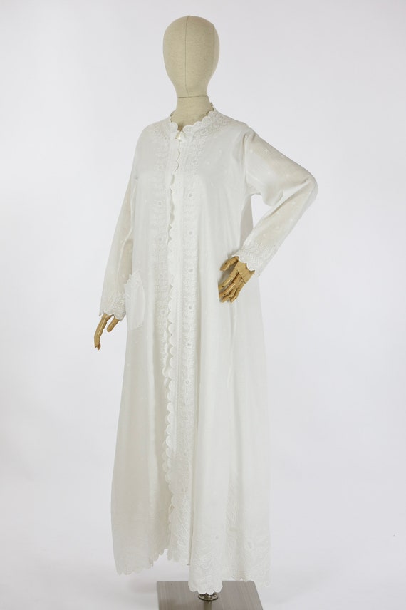 Victorian White Cotton Embroidered Lace Dressing Gown… Gem