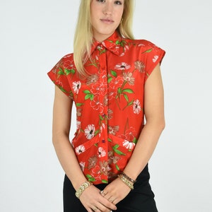 Blusa de verano sedosa roja con estampado de amapolas de los años 70