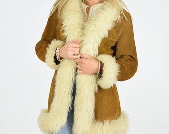Manteau style festival hippie bohème en daim et laine d'agneau des années 1970