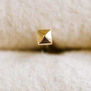 14K Gold 2mm 2.5mm 3mm Cartilage Tragus Helix Conch Nose Pyramid Square Flat Back Internally Threaded Labret Piercing Earring 20g 18g 16g