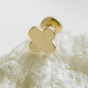 14K Solid Gold Cartilage Tragus Helix Inner Conch Clover Post Flat Back Internally Threaded Labret Piercing Earring Stud 20g 18g 16g Jewelry