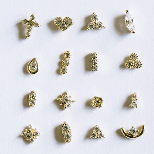 18g 14K massivt guld brosk framåtriktad helix tragus inner conch minimalistisk liten invändigt gängad örhänge med platt baksida labret