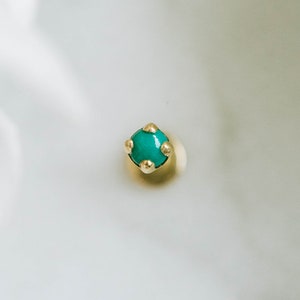 18G 14k Solid Gold Natural Turquoise 4 Prong Tragus Helix Conch Kraakbeen Neus Intern schroefdraad Flat Back Earring Labret Stud Piercing