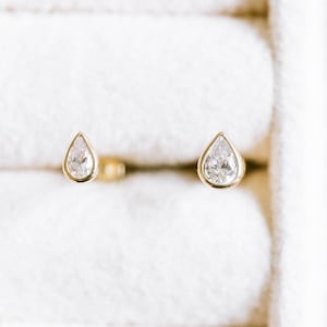 14K Gold Tragus Cartilage Conch Helix Internally threaded Teardrop Pear Cz Flat Back Earring Labret Piercing For Women Girl Men 16g 18g 20g