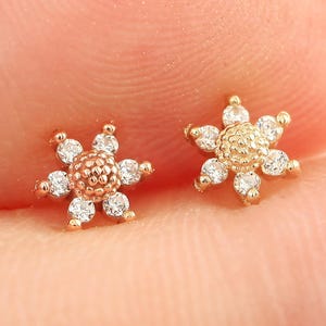 14k gold cartilage tragus Forward helix conch tongue philtrum Cz Flower internally threaded stud flat back earring labret piercing jewelry