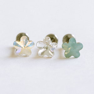 Stainless Steel 16g Cartilage Tragus Helix Crystal Flower Stud Pierced Internally Threaded Labret Earring Piercing For Women Girls Teens Men