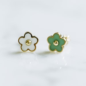 14K Real Yellow Gold Color Daisy Flower Anti Tragus Cartilage Forward Helix Inner Conch Lobe Stud Earring Barbell 16g 18g Piercing Jewelry