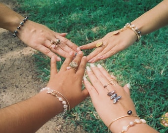 Bracelet baroque en perles Lani| bracelet réglable| bijoux en or | cadeaux de mariage| cadeaux pour elle| perles d'or| perles d’espacement| perles de paon