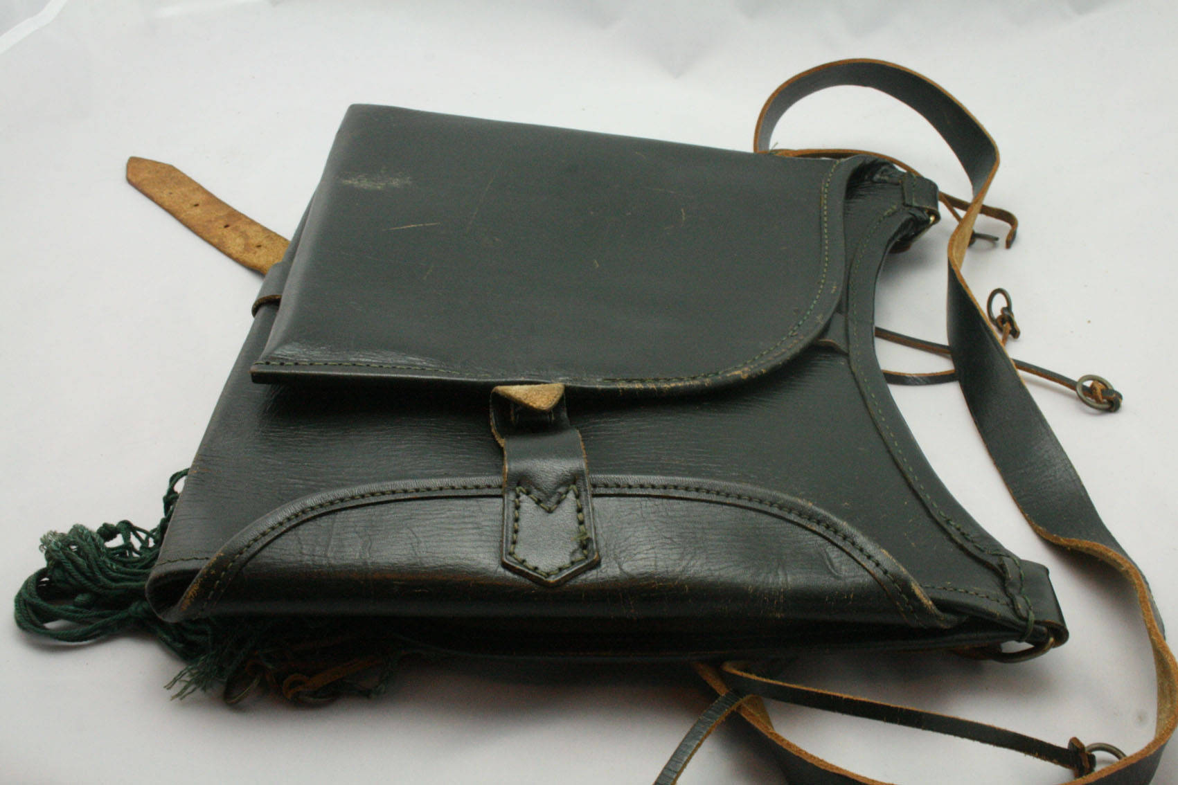 Vintage leather hunting cartridge shoulder bag