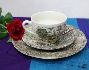 cup saucer plate Pretty shaped vintage trio Regency Anita Roses and Swags 