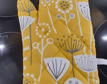 Oven mitt / pot holder in Bergen yellow ochre design in thick cotton, padded and lined in white cotton and trimmed in whiite binding.